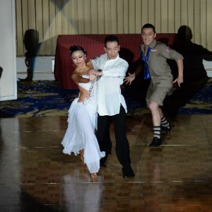 ジョージからリッサを取り戻そうとダンスバトルを挑む　ＡＳエビス　福田洋平